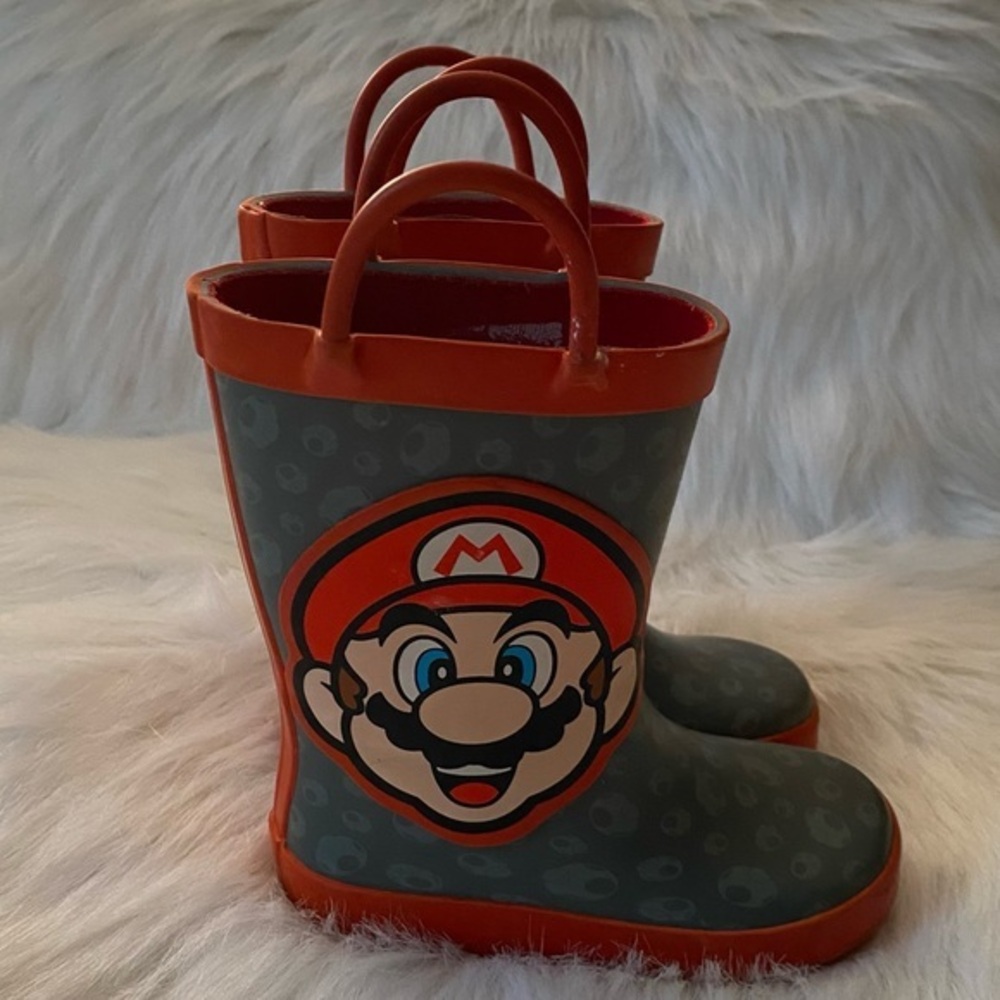 Mario Kids Boots Size 7-8 Red Slip On